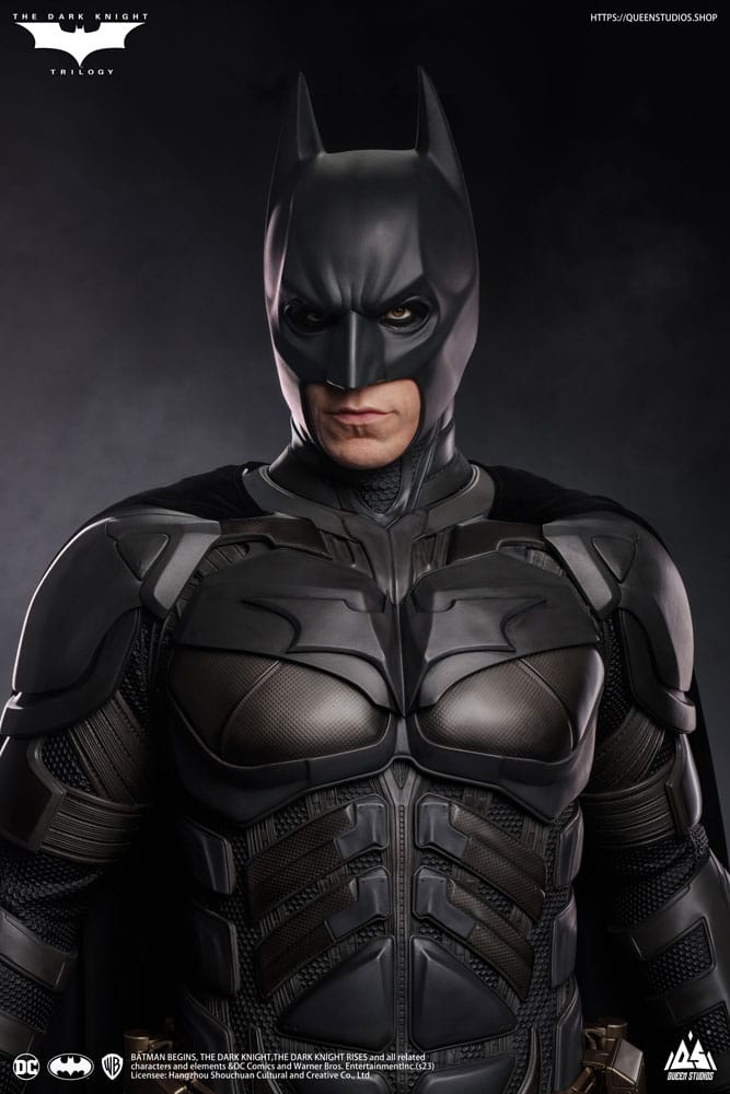 QUEEN STUDIOS - Dc Comics - The Dark Knight Life-Size Statue Batman Ultimate Edition (With Batman Armory) - Image 13