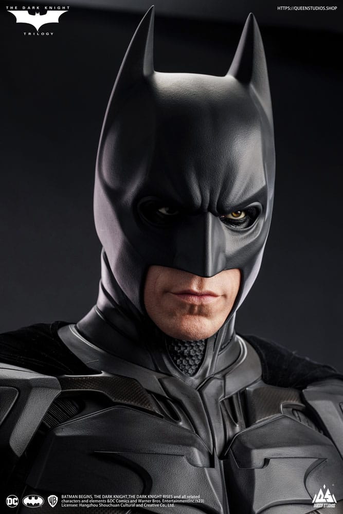 QUEEN STUDIOS - Dc Comics - The Dark Knight Life-Size Statue Batman Ultimate Edition (With Batman Armory) - Image 20